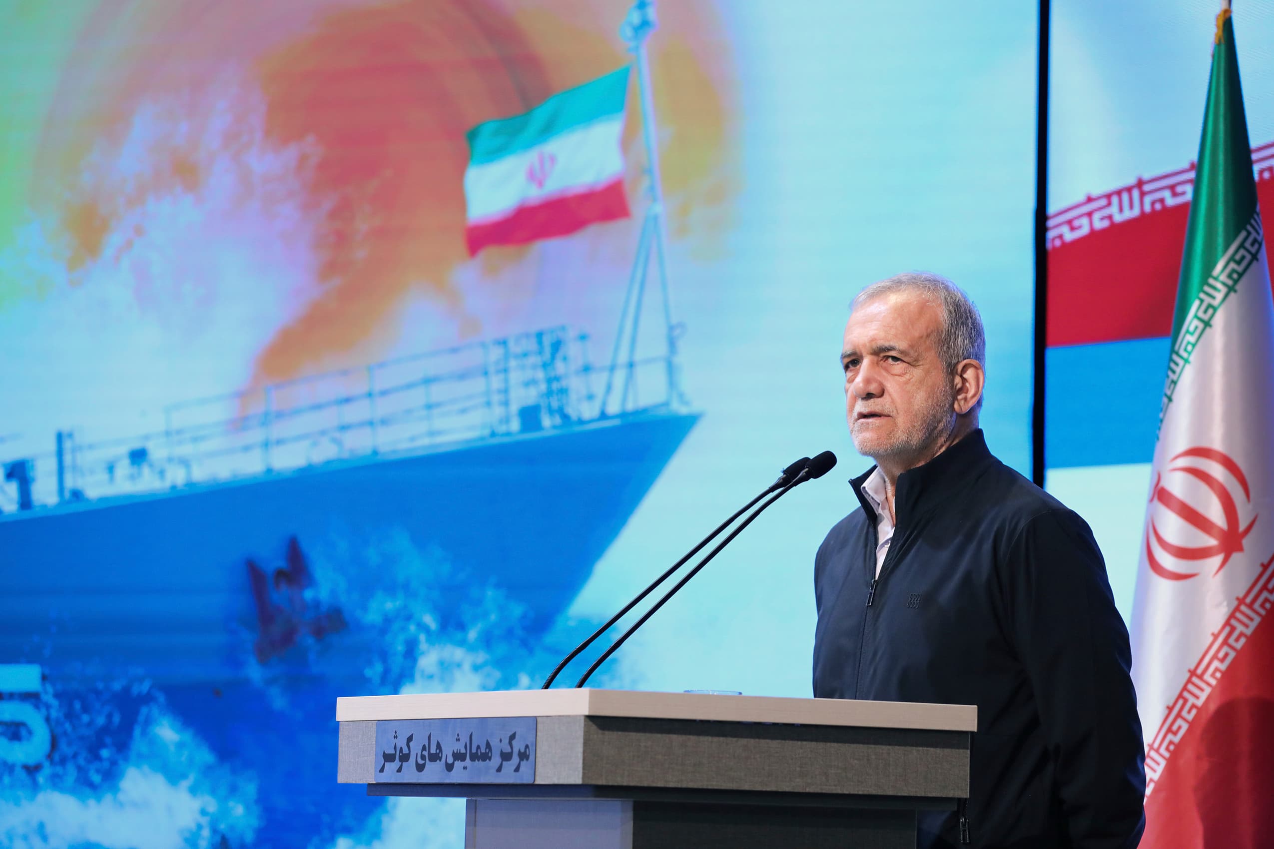 Ιράν: Ο Πεζεσκιάν απειλεί με  ολοκληρωτικό πόλεμο  αν στοχοποιηθεί ο Χαμενεΐ