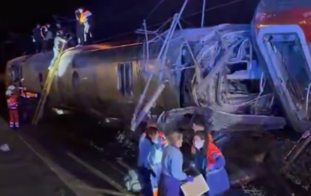 Σοβαρός εκτροχιασμός δύο τρένων υψηλής ταχύτητας στην Ανδαλουσία   Πολλαπλά θύματα