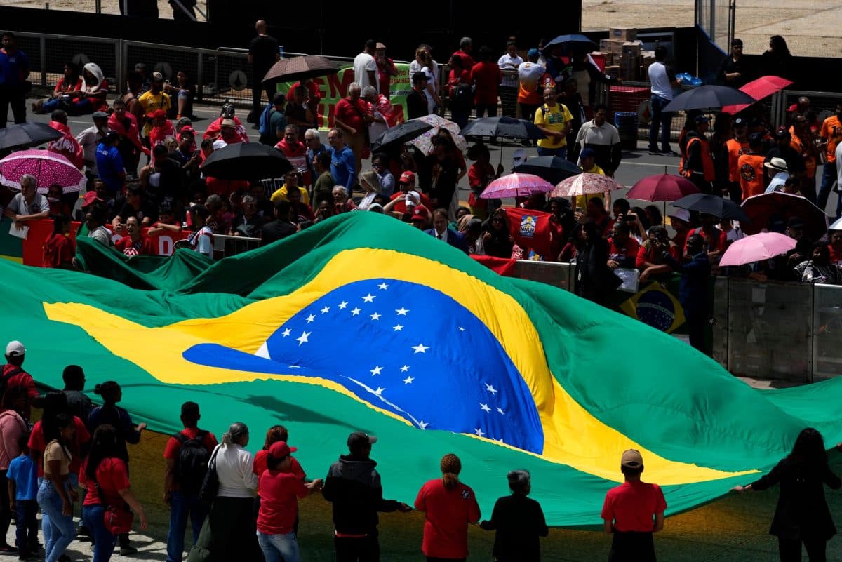 Κεραυνός χτύπησε διαδήλωση Μπολσονάρου   Δεκάδες τραυματίες στην Μπραζίλια