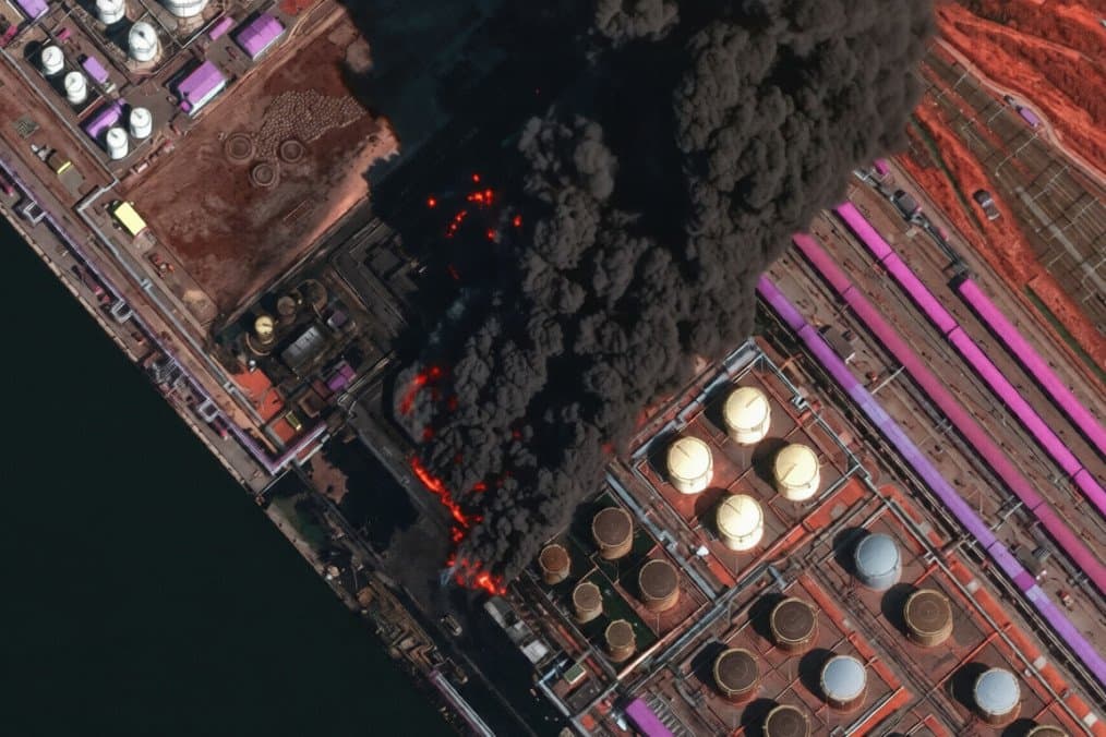 Έσβησε η πυρκαγιά στο λιμάνι Ουστ-Λούγκα από drone