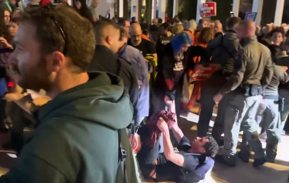 Μαζική διαδήλωση στη Ρώμη: 300.000 κατά του πολέμου