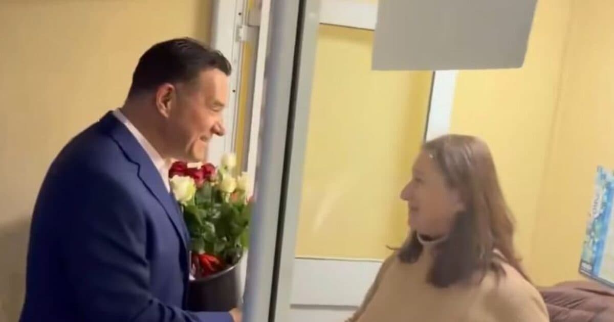 Γεωργιάδης: Τριαντάφυλλα στις γυναίκες του Ερυθρού Σταυρού