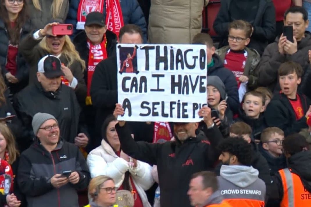 Κλοπ: Η χιουμοριστική στιγμή με τον Τιάγκο στο Άνφιλντ