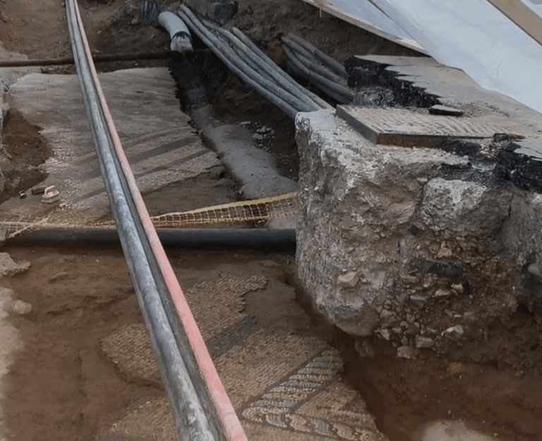 Αρχαίο ψηφιδωτό αποκαλύφθηκε στην οδό Ευριπίδου