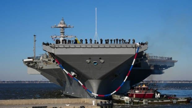 USS Gerald Ford έρχεται στη Σούδα για επισκευές μετά πυρκαγιά