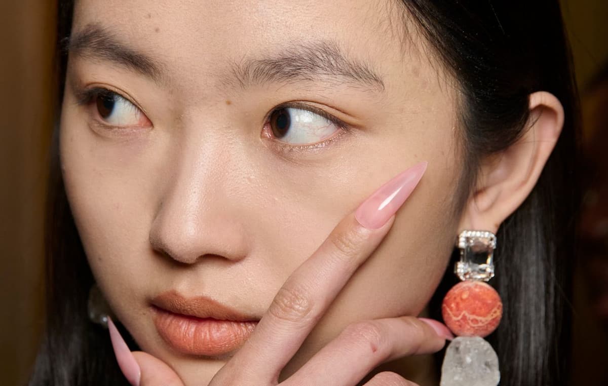 Babydoll Nails: Η τάση που κυριαρχεί στο μανικιούρ