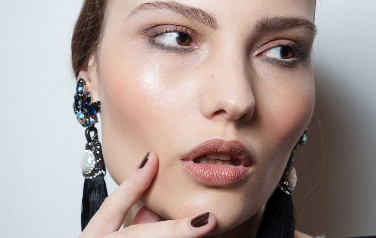 Mixed Berry Nails: Η τάση που αντικαθιστά τα milky νύχια