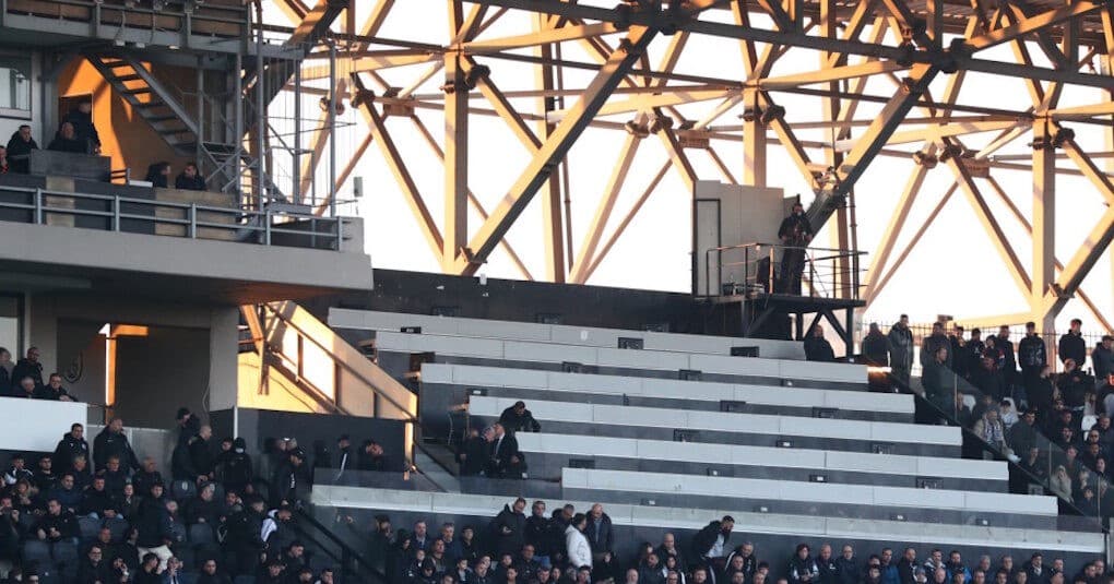 Σε ακρόαση ΠΑΟΚ και 14 άτομα για εισβολή στα δημοσιογραφικά