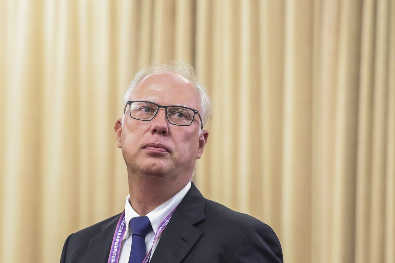 Κυβέρνηση θέτει πλαφόν κέρδους στα καύσιμα και σούπερ μάρκετ