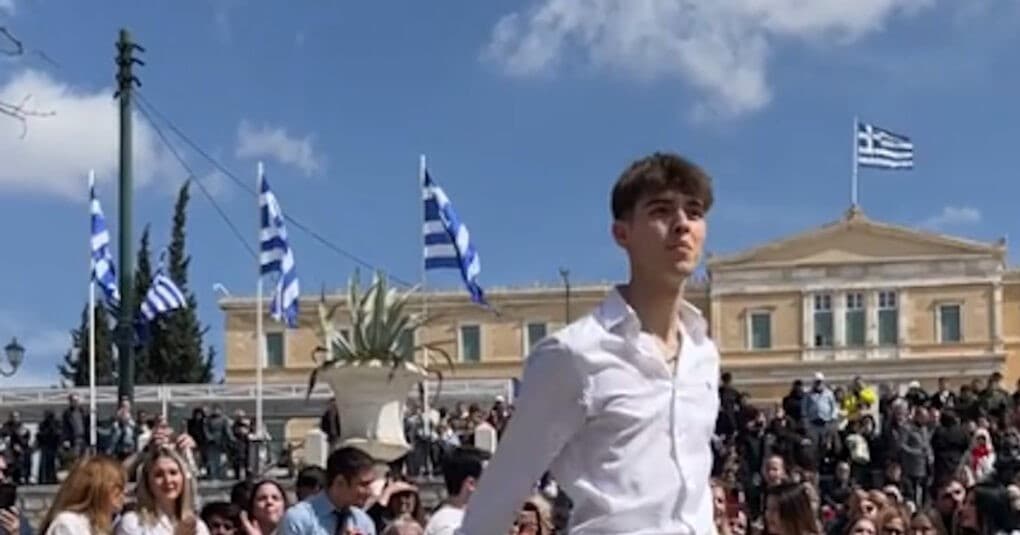 Viral ζεϊμπέκικο στο Σύνταγμα: Ένα εκατομμύριο views