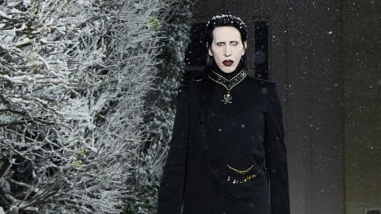 Μέριλιν Μάνσον στην πασαρέλα του Παρισιού εν μέσω δικαστικής αγωγής