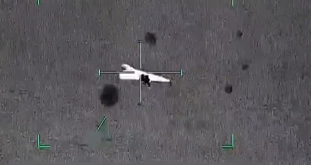 ΗΑΕ καταρρίπτουν ιρανικά drones με Apache ελικόπτερα