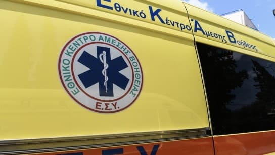 Αυτοκίνητο έπεσε στη θάλασσα στο λιμάνι του Μούδρου