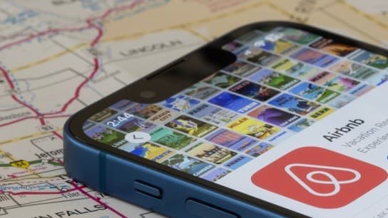 Έλεγχος ΑΑΔΕ σε Airbnb: Διασταυρώσεις για χιλιάδες ακίνητα