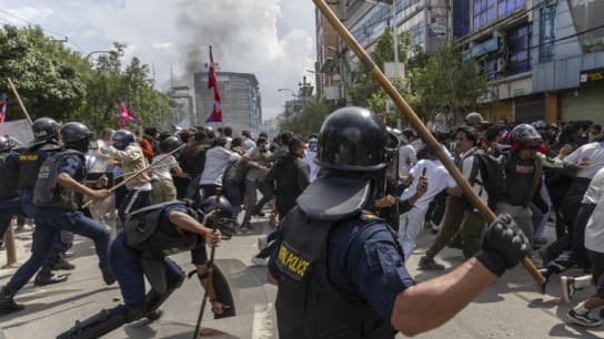 Συνελήφθη ο πρώην πρωθυπουργός του Νεπάλ για 76 νεκρούς