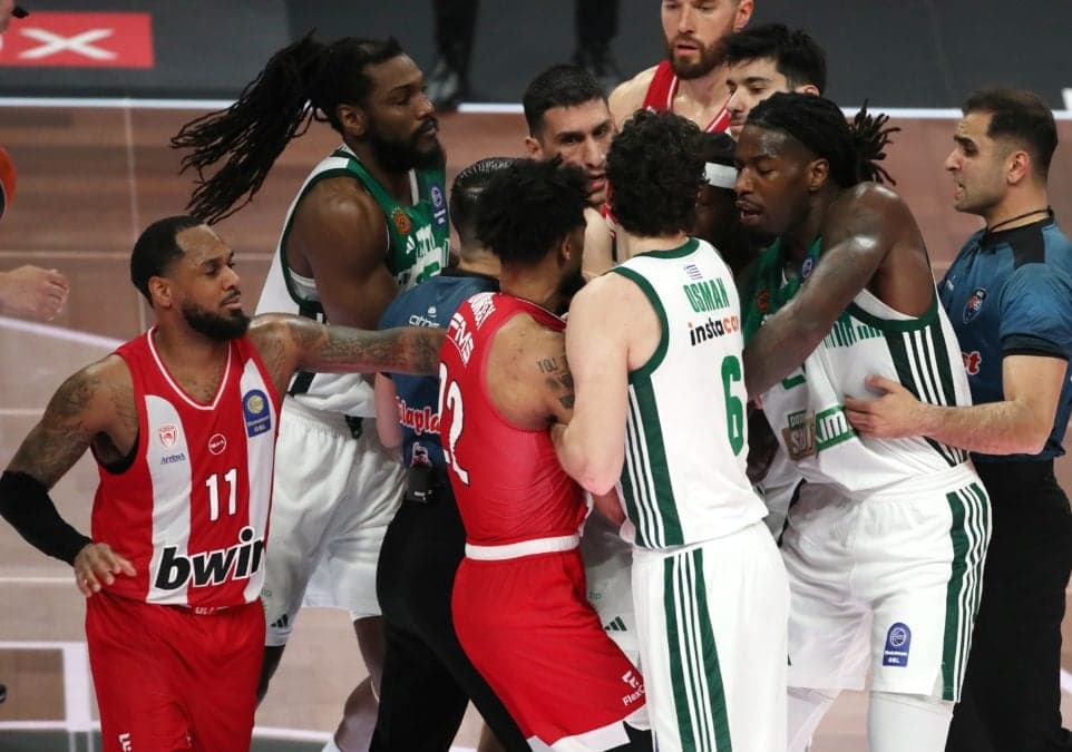 Αποβολή Ντόρσεϊ και Ναν στο ντέρμπι   Διαμαρτυρία Ολυμπιακού