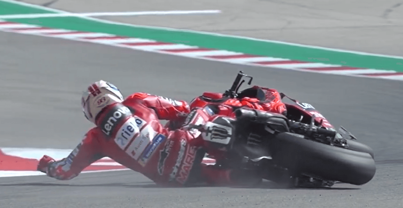 Μαρκ Μάρκεθ: Σοκαριστική πτώση και επιστροφή στο Όστιν