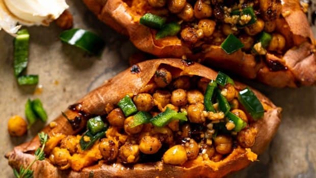 Γλυκοπατάτες γεμιστές με ρεβύθια: Η συνταγή που ξετρελαίνει