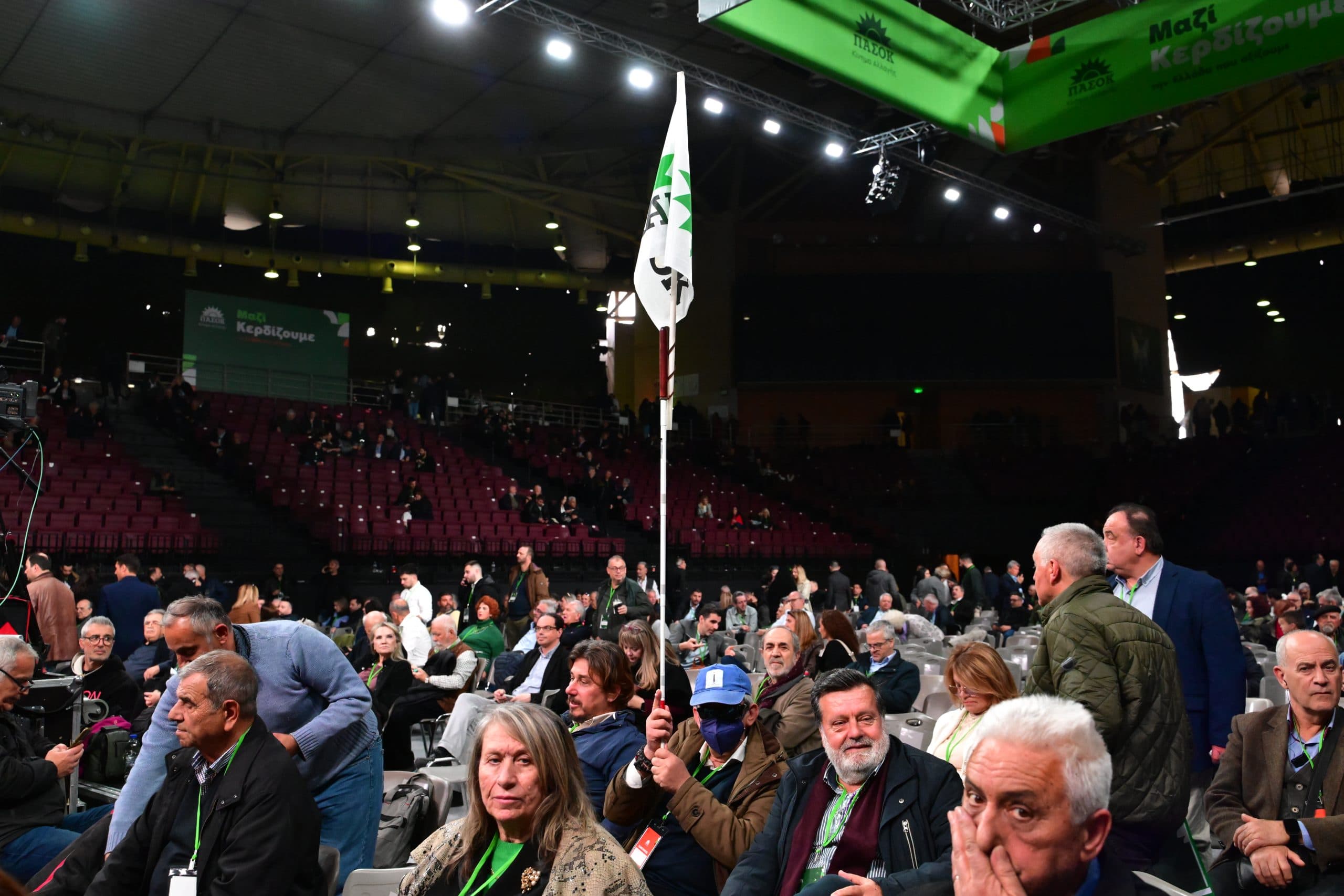 Συνέδριο ΠΑΣΟΚ: Ενιαίο κόμμα και όχι στη συγκυβέρνηση με ΝΔ