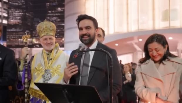 Δήμαρχος Νέας Υόρκης ευχήθηκε «Καλή Ανάσταση» στα ελληνικά