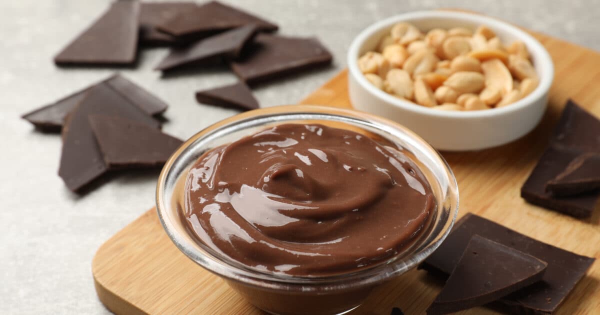 Μους σοκολάτας με φιστικοβούτυρο σε 5 λεπτά