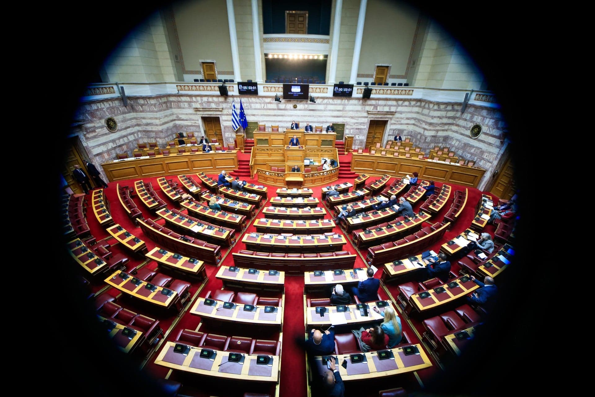 Καυγάς στη Βουλή για υποκλοπές και ΟΠΕΚΕΠΕ