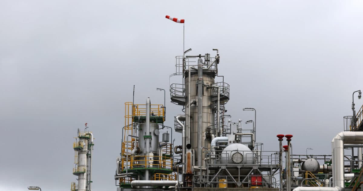 Πετρέλαιο πάνω από 111 δολάρια καθώς οξύνεται η κρίση Τραμπ-Ιράν