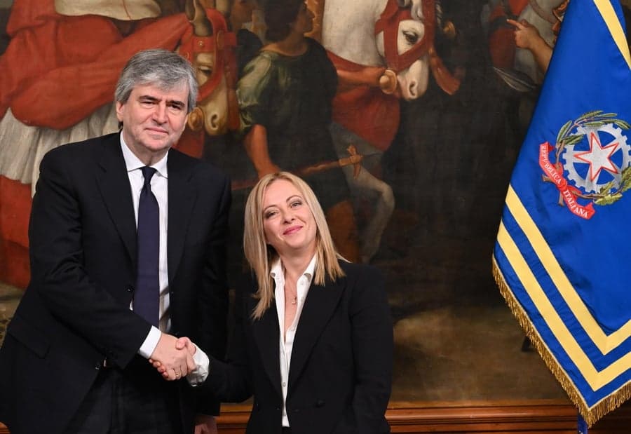 Σαμαράς Μητσοτάκης: Τέταρτη επίθεση σε 21 μέρες στη Βουλή