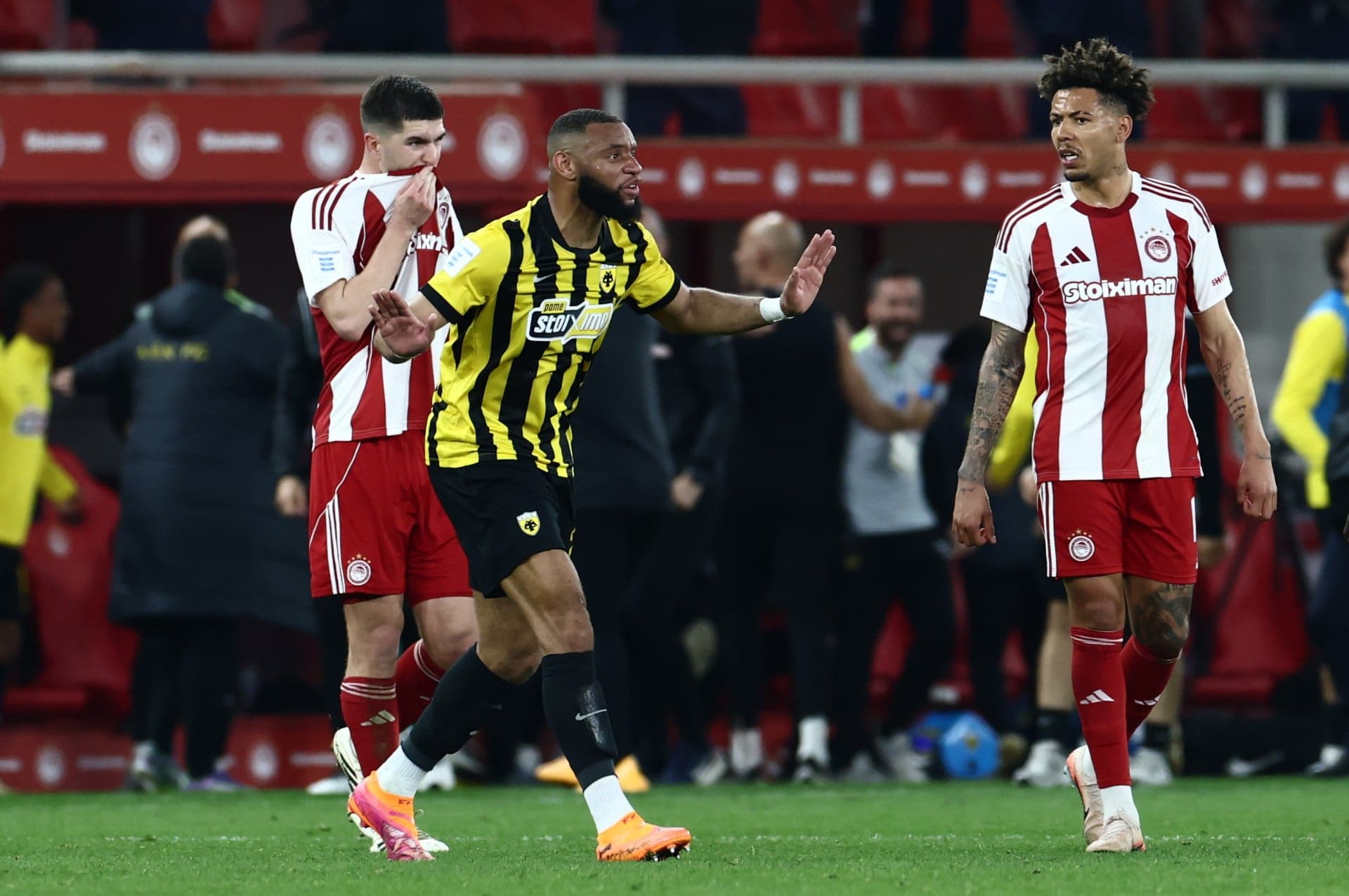 ΑΕΚ νίκησε Ολυμπιακό στο Καραϊσκάκη και ξέφυγε στο +5