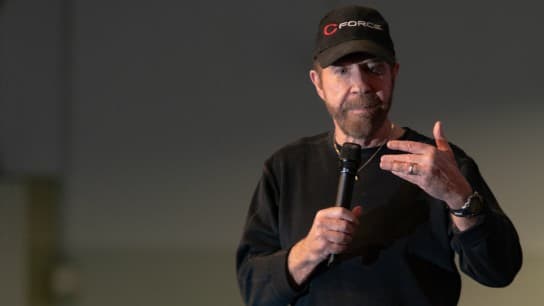 Οικογένεια Τσακ Νόρις: Ξέσπασμα για AI βίντεο θανάτου