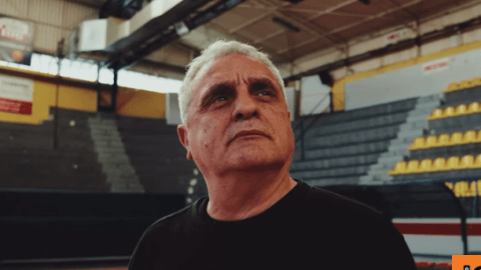 Ο 18χρονος Μάριος επέστρεψε στην Ελλάδα μετά από επιτυχή μεταμόσχευση ήπατος