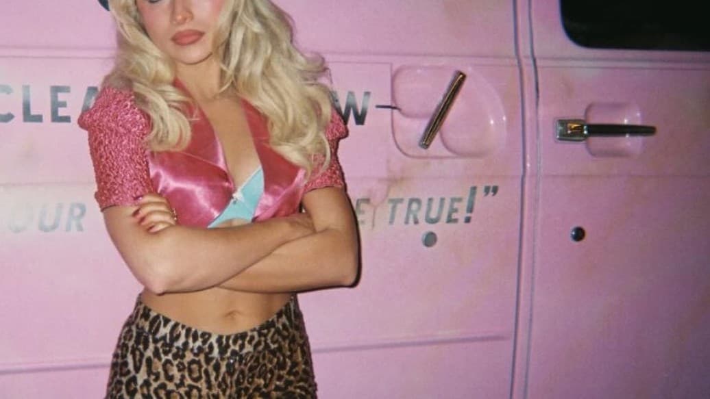 Sabrina Carpenter κυκλοφορεί το μουσικό βίντεο «House Tour»