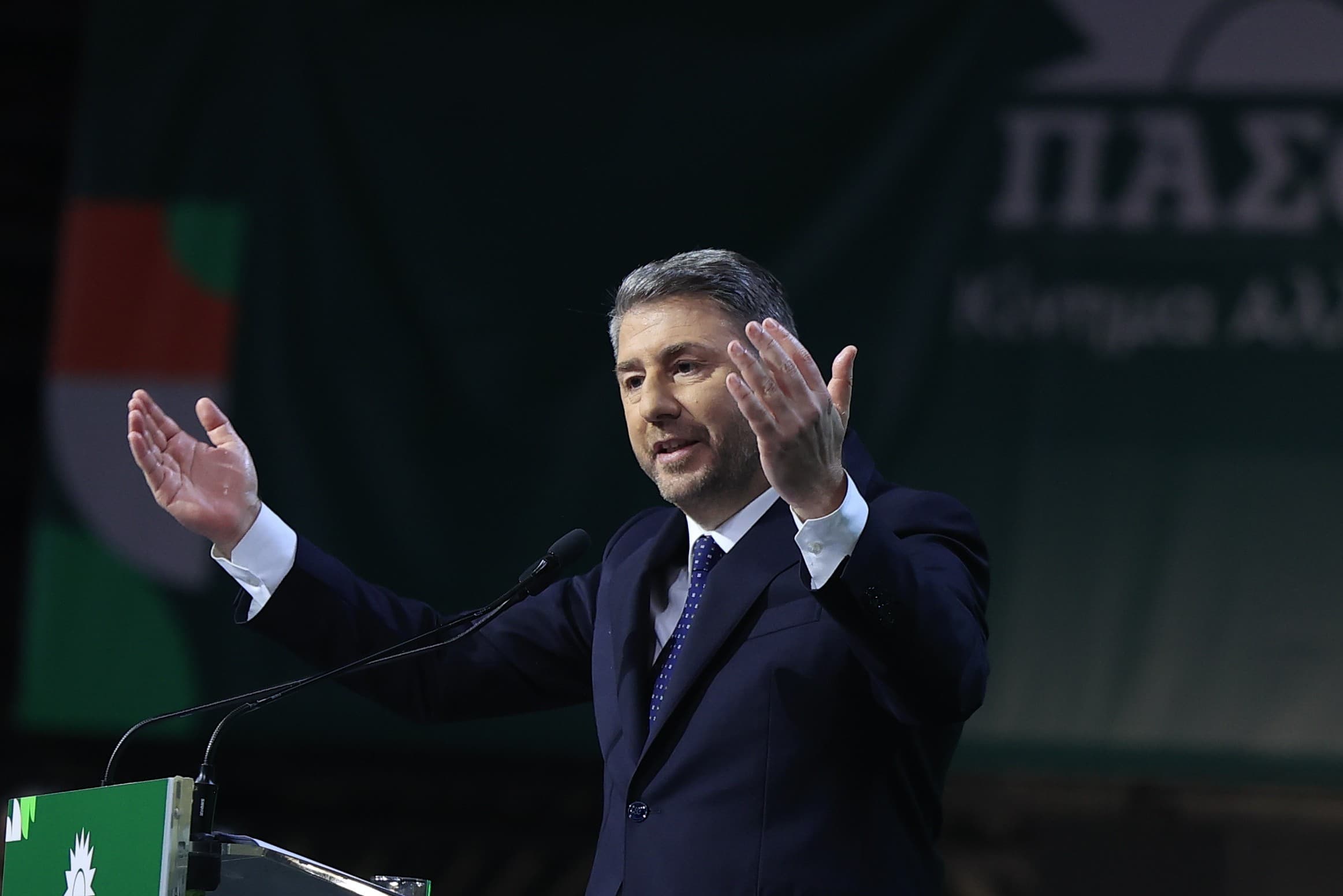 Ανδρουλάκης κατά Μητσοτάκη: «Είστε το βαθύ κράτος του ρουσφετιού»