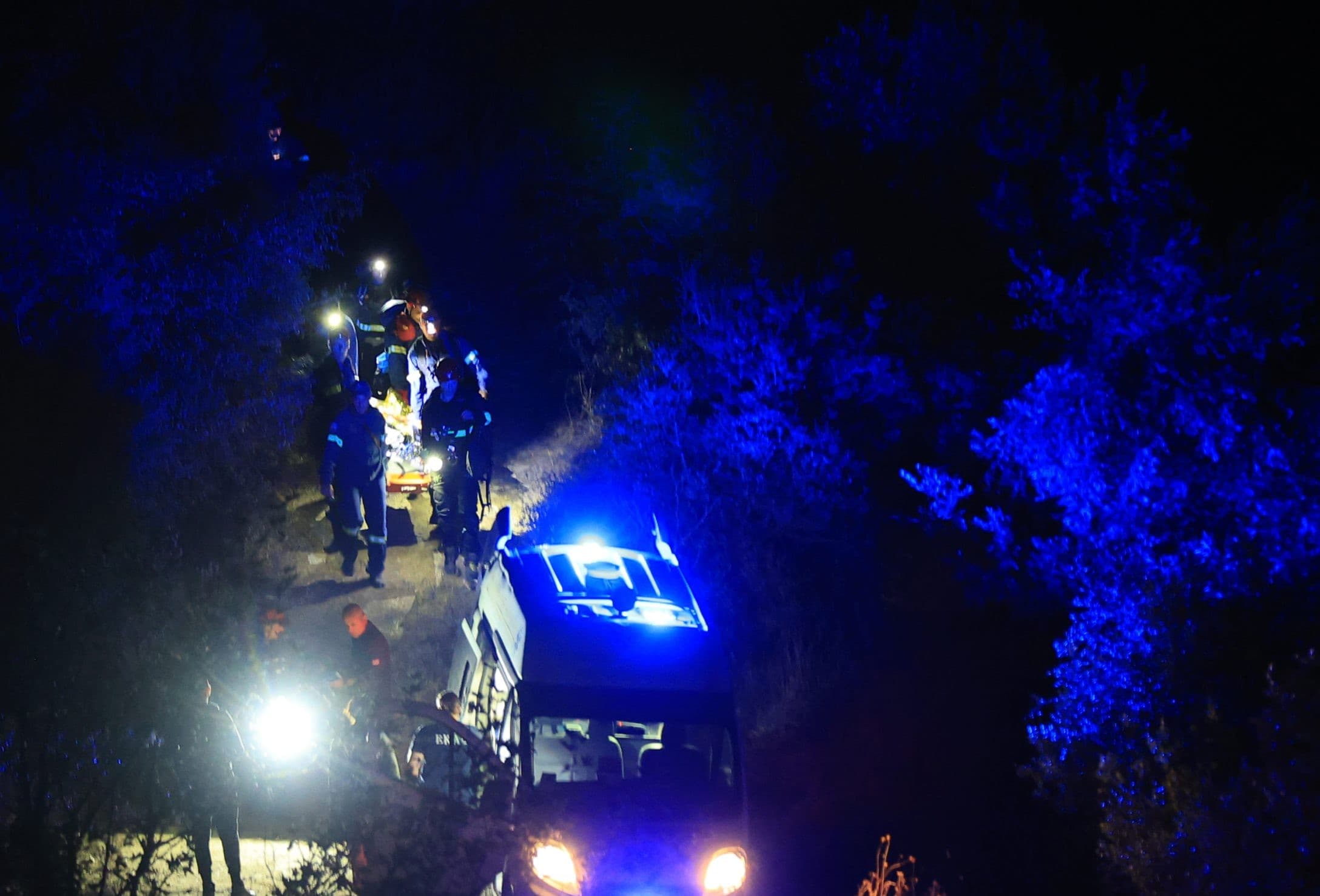 Συναγερμός στην Εύβοια: Οκτώ άτομα χαμένοι στο φαράγγι της Αγάλης