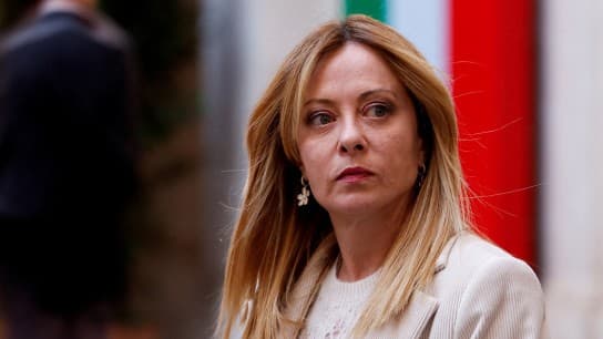 Μελόνι: Απάντηση στο σκάνδαλο της selfie με κατηγορούμενο μαφιόζο