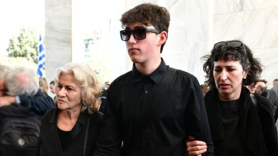 Κηδεία Βασίλη Ρίζου: Πολιτικό αντίο στον γιο της Θεανώς Φωτίου