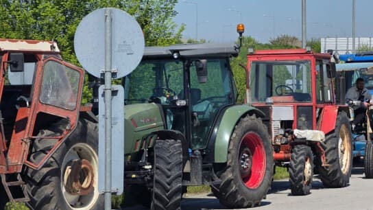 Αγρότες Καρδίτσας κατέλαβαν τον Ε65 με διαμαρτυρία