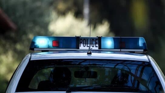 Βίαιη ληστεία στη Γλυφάδα: Μαχαίρωσαν 19χρονο για κινητό