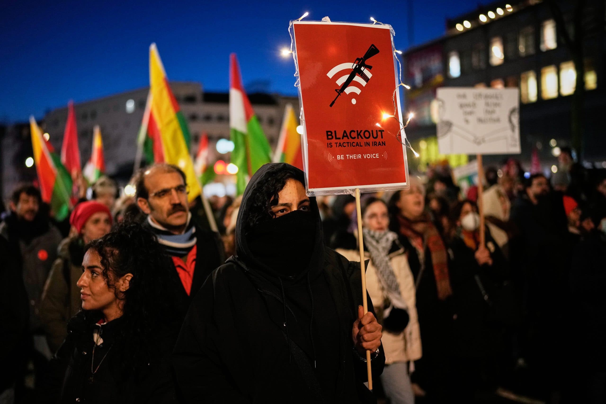 Κρίσιμες ώρες για το Ιράν: Απόσυρση αμερικανικών δυνάμεων εν μέσω απειλών Τραμπ