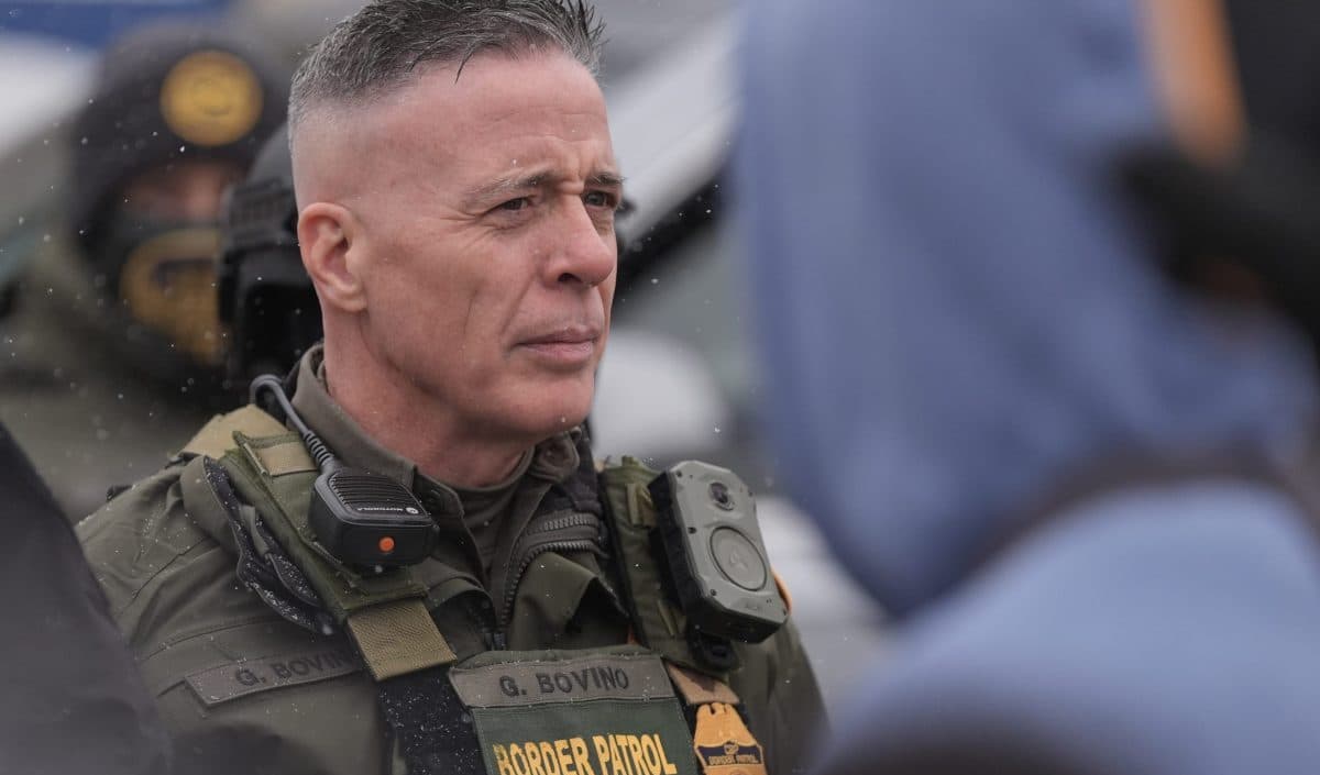 Γκρεγκ Μποβίνο: Το πρόσωπο της σκληρής αντιμεταναστευτικής πολιτικής Τραμπ