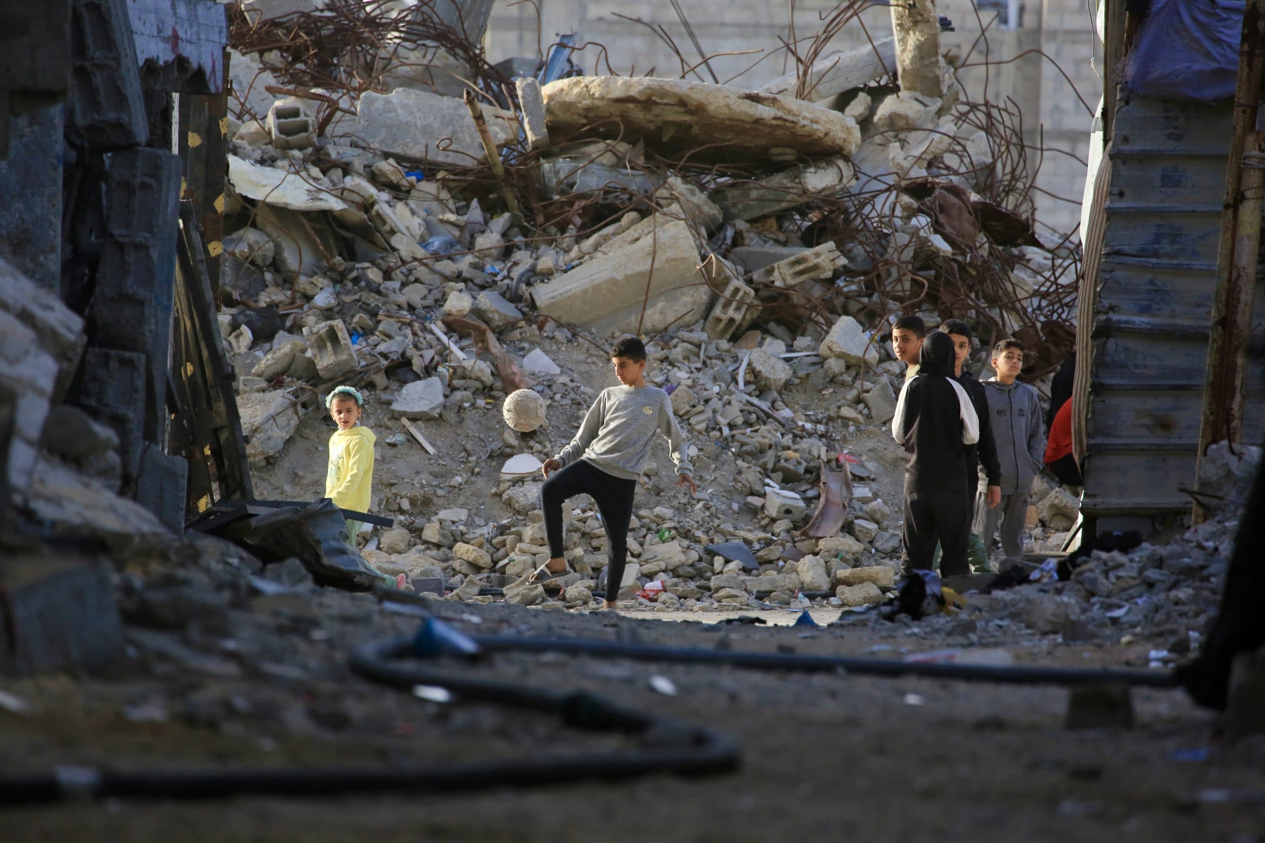 Επιστροφή στα Θρανία: Εκπαιδευτικό Υλικό Φτάνει στη Γάζα μετά από Δύο Χρόνια