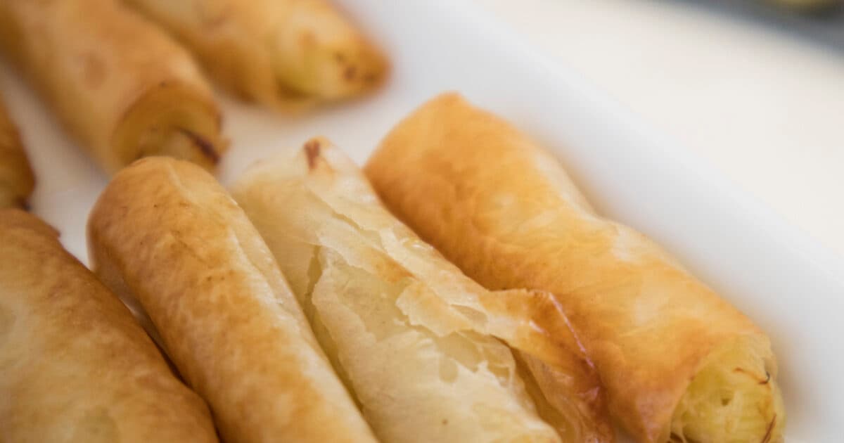 Μπουρεκάκια με πατάτα: Νηστίσιμη συνταγή με φυτικό τυρί