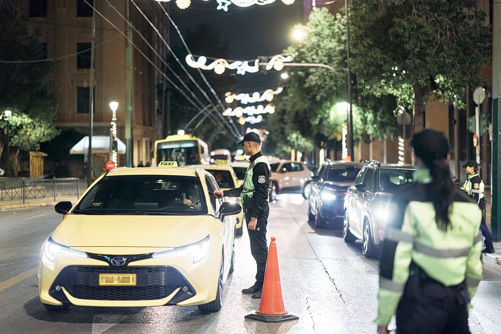 Αλκοτέστ Παγκράτι: Μπλόκο-μαμούθ με 15 αστυνομικούς