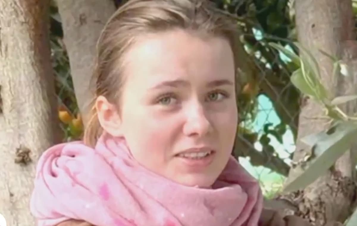 Η 16χρονη Λόρα αρνείται να μιλήσει στους γονείς της