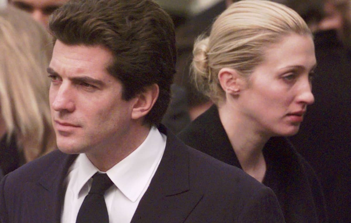 Το ξανθό της Carolyn Bessette: Το μυστικό της τεχνικής