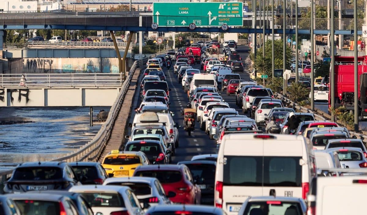 Κυκλοφοριακό χάος στην Αθήνα Ουρές χιλιομέτρων