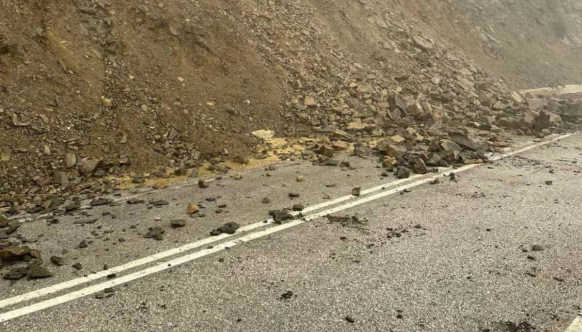 Κατολισθήσεις στην Κάρπαθο έκλεισαν δρόμο προς Όλυμπο