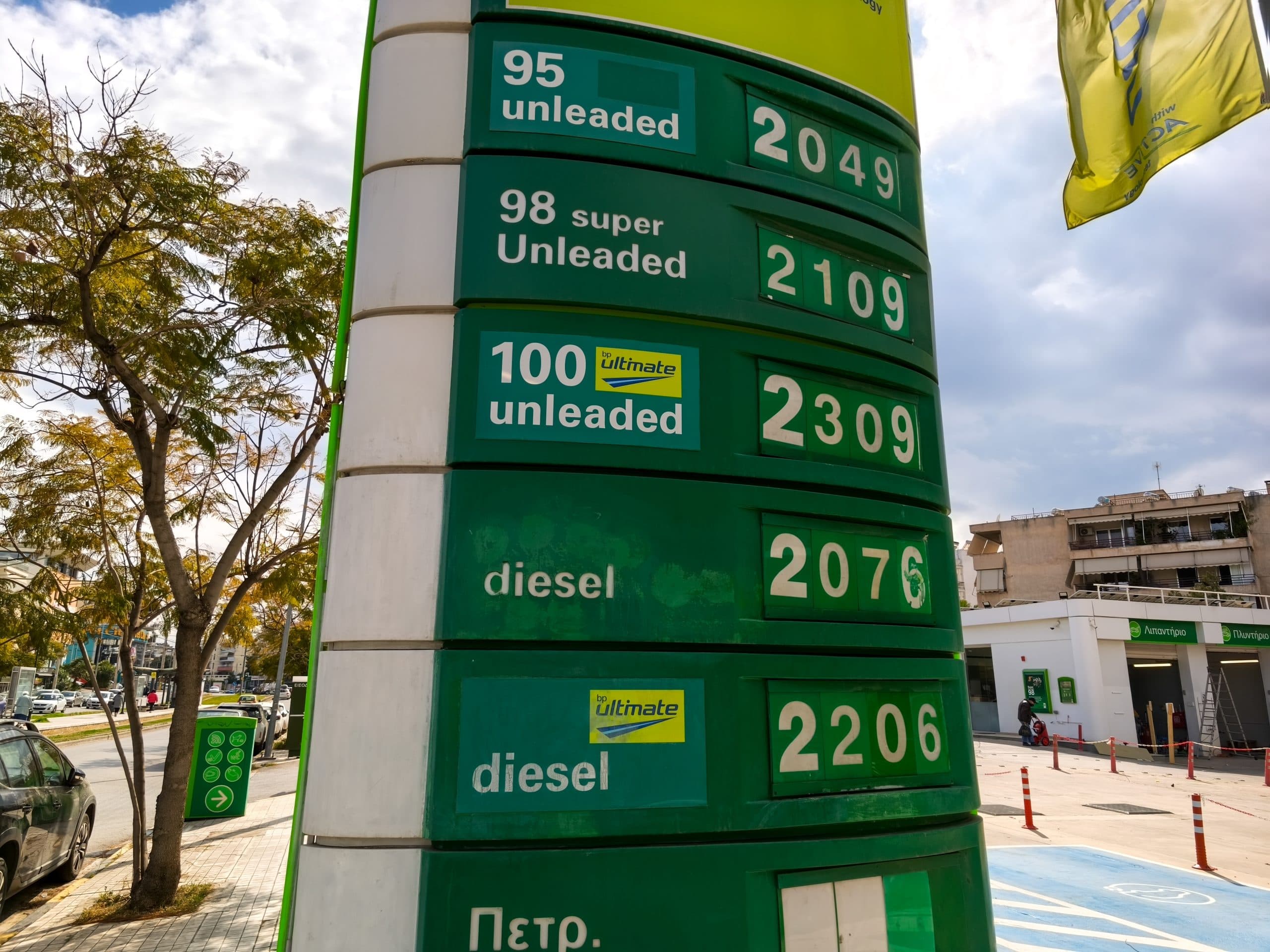 Diesel ακριβότερο από βενζίνη: Στα 2,10€ το λίτρο