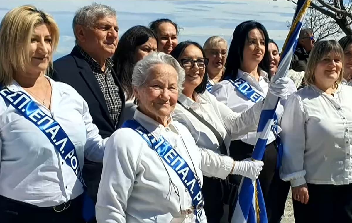 82χρονη μαθήτρια παρέλασε στη Ρόδο για την 25η Μαρτίου