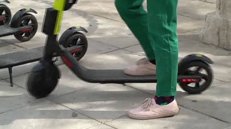 Ηλεκτρικά πατίνια: 400 παιδιά στα νοσοκομεία